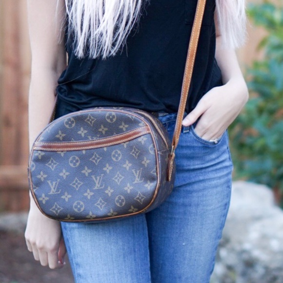Louis Vuitton Handbags - Authentic Louis Vuitton Blois purse
